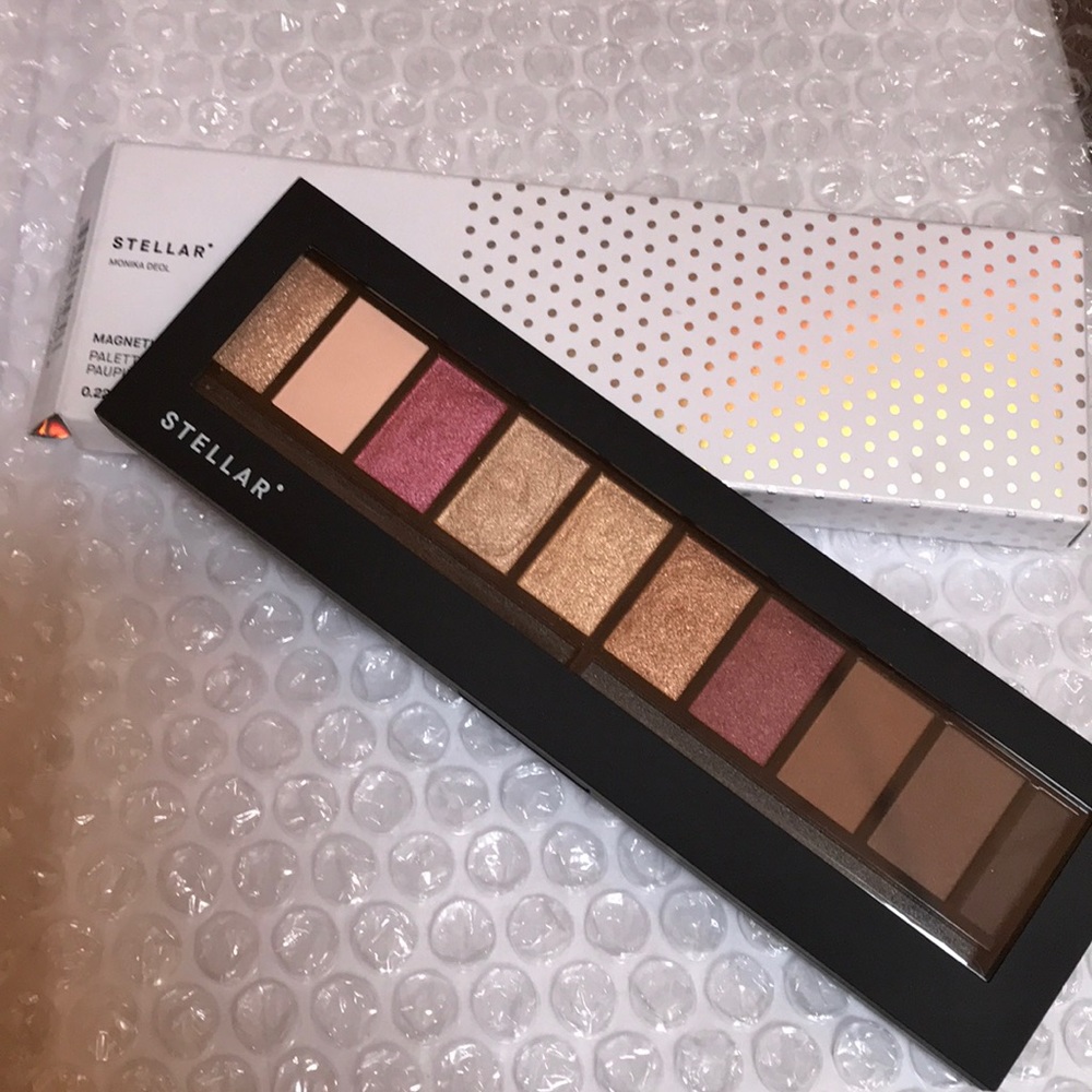 ESTELAR MAGNETIC EYESHADOW PALETTE